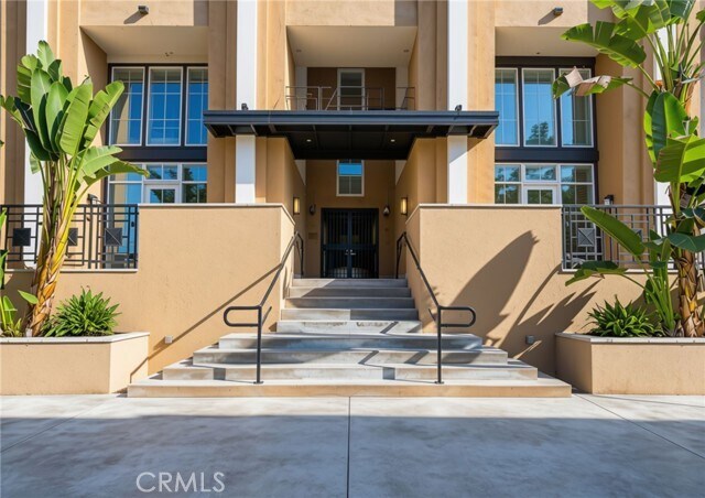 Building Photo - 360 W Ave 26