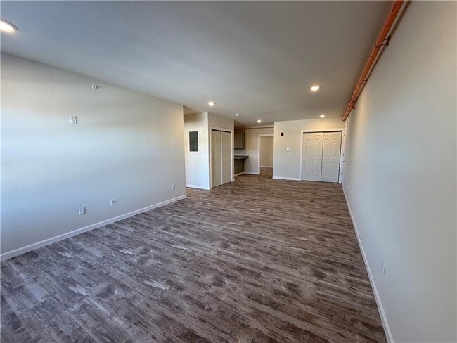 Building Photo - 327 Pine St