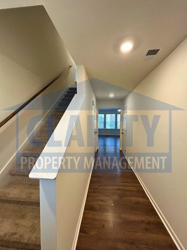 Foto del edificio - Beautiful 3 bedroom home in North Cleveland neighborhood!
