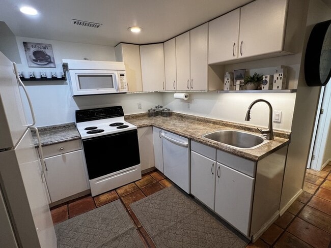 Building Photo - 937 E 300 S