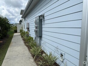 Building Photo - 319 Flip Flop Ct