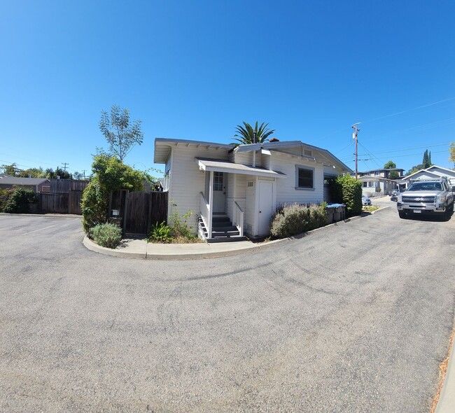 Foto del edificio - Cute standalone Bungalow in SLO!