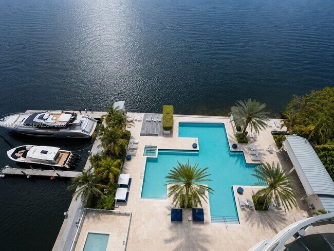 Foto del edificio - 17111 Biscayne Blvd