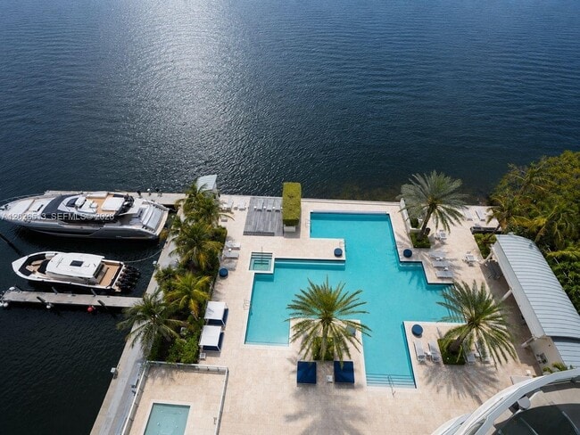 Building Photo - 17111 Biscayne Blvd