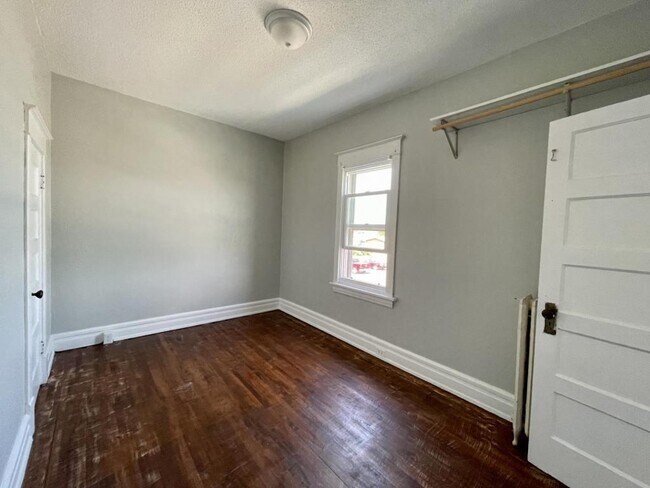 Building Photo - 601 Belknap St