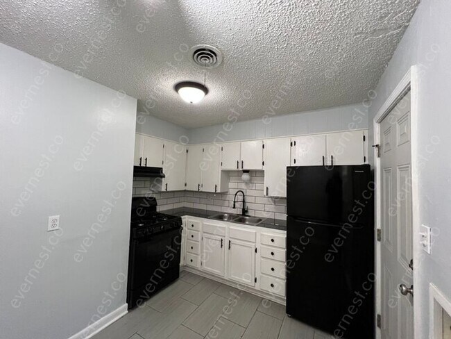 Foto del edificio - 4922 E Willow St