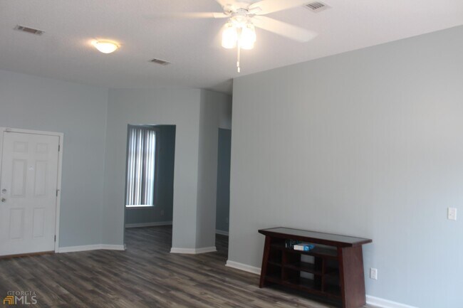Building Photo - 144 Camellia Dr