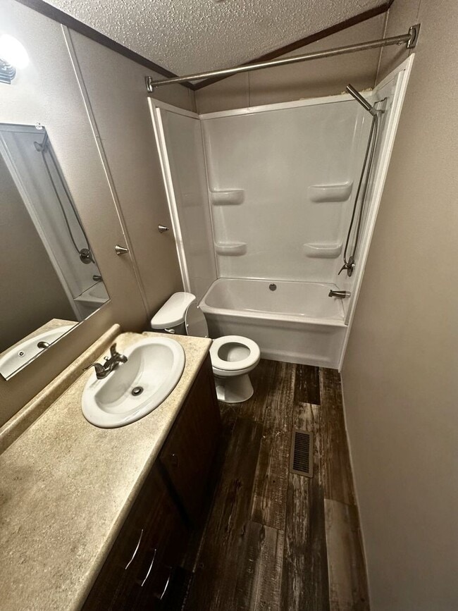 Building Photo - Gated Delight