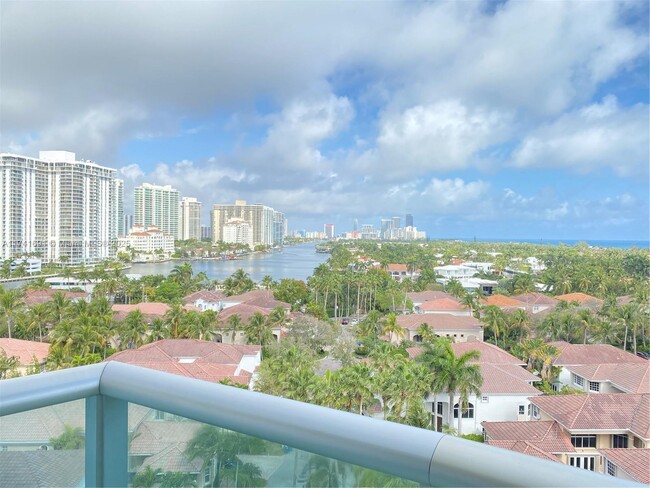 Foto del edificio - 19380 Collins Ave