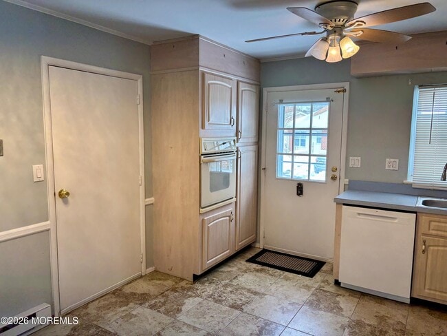 Building Photo - 802B Balmoral Ct