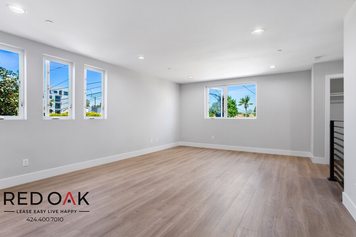 Primary Photo - Wonderful Newly Developed Four Bedroom Wit...