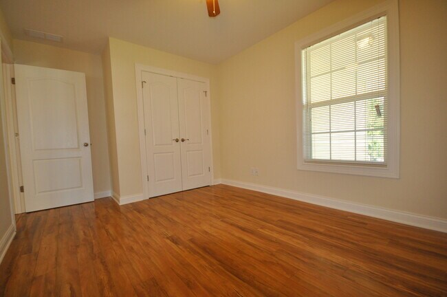 Photo - Now Pre-Leasing for Fall Semester 2026 House