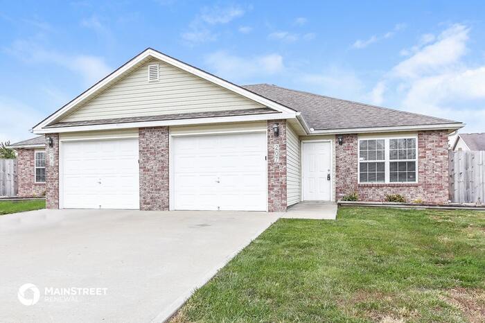 Primary Photo - 207 Golfview Dr, Pleasant Hill, MO 64080