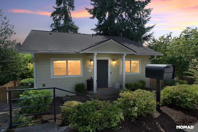 Foto del edificio - Spacious 4BR, 2BATH House in SW Portland