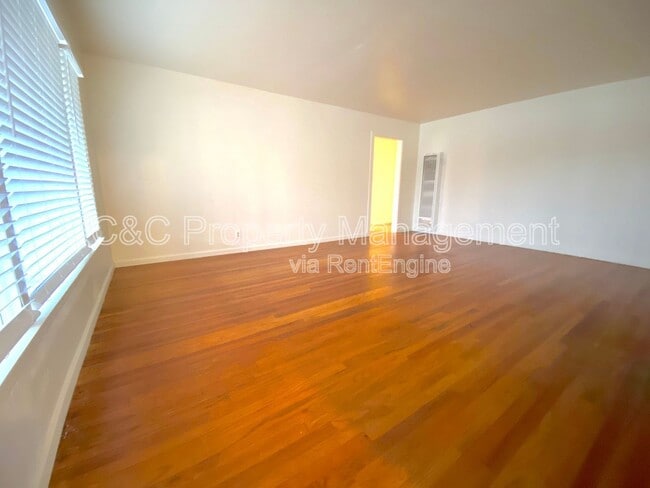 Foto del edificio - 429 Reindollar Ave