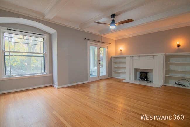 Building Photo - 844 W Lakeside Pl