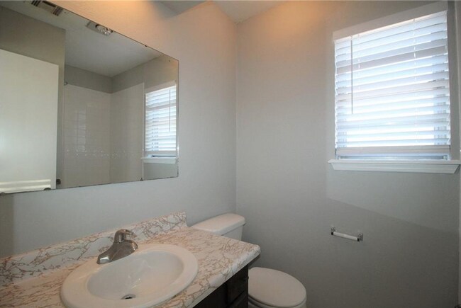 Foto del edificio - 6916 Woodlake Dr