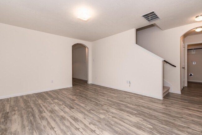 Building Photo - Diamond Star - 3307 Gold Star Dr, Houston,...