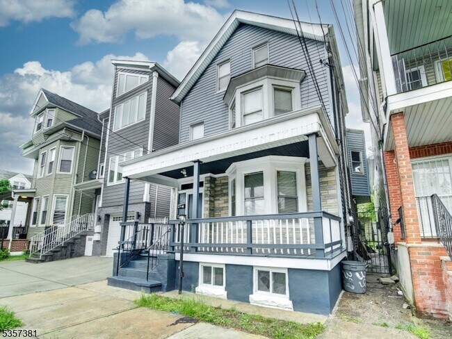Building Photo - 178 Littleton Ave