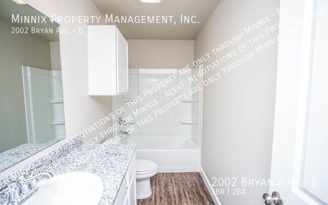 Building Photo - 2002 Bryan Ave #B