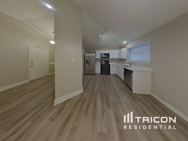 Foto del edificio - 5911 Inks Lake Dr