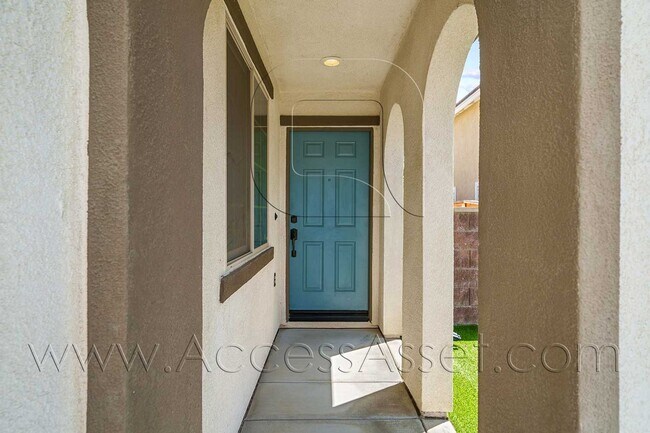 Building Photo - Stunning Single-Story 4 bed/2 Bath Home Lo...