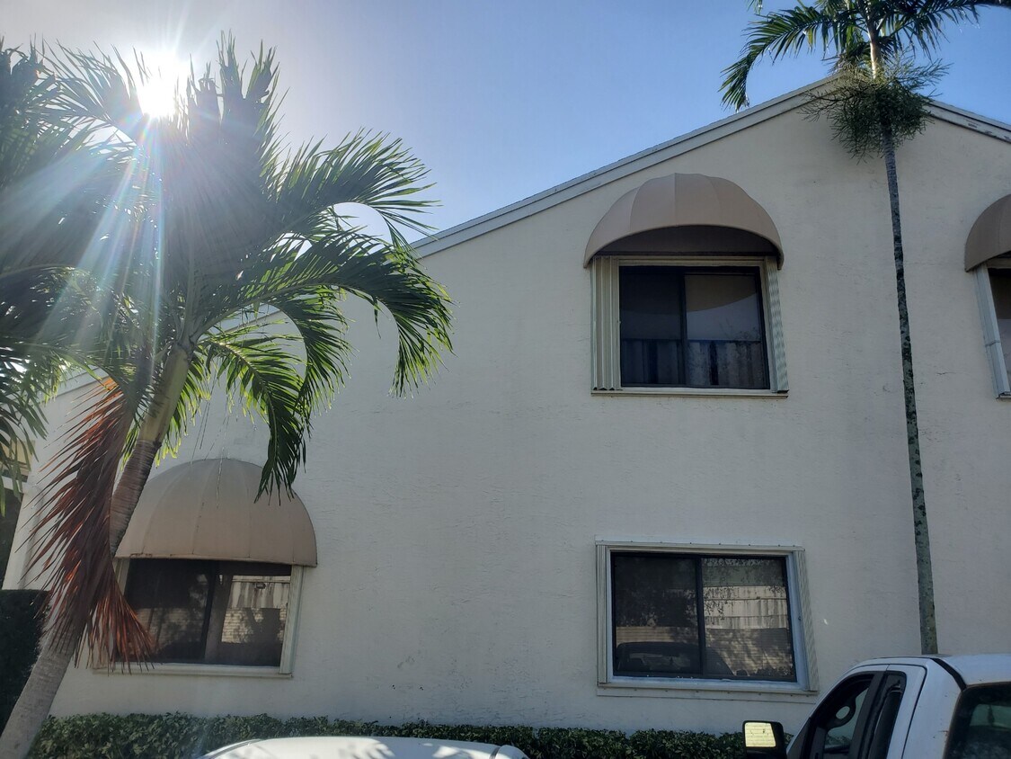 Foto principal - 10102 NW 33rd Plz