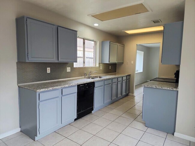 Building Photo - 16747 Starboard View Dr