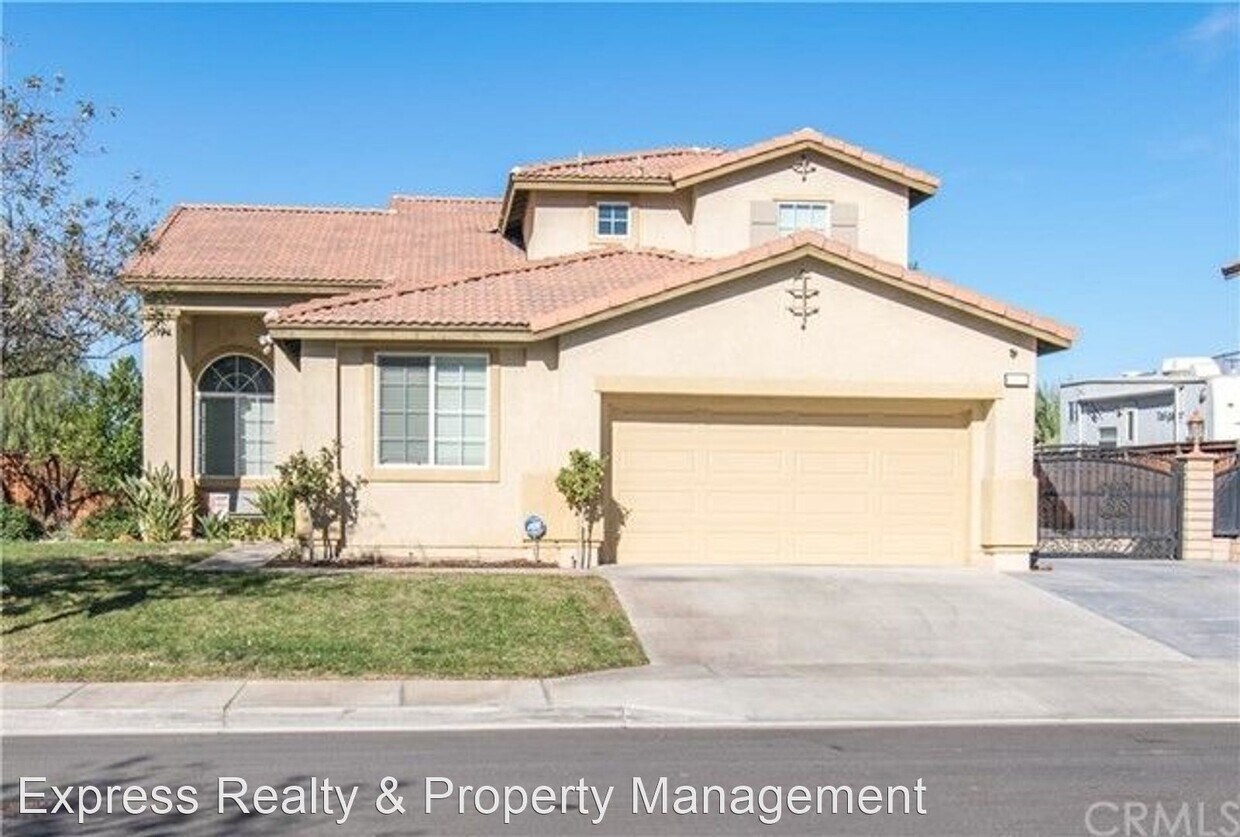 Primary Photo - 5 br, 3 bath House - 709 E Agape Ave