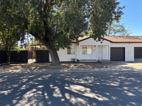 Building Photo - 1405 Del Vale Ave