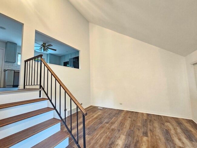 Building Photo - 571 White Birch Rd
