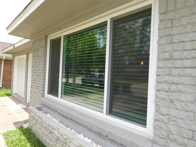 Building Photo - 1705 Jessie Ln
