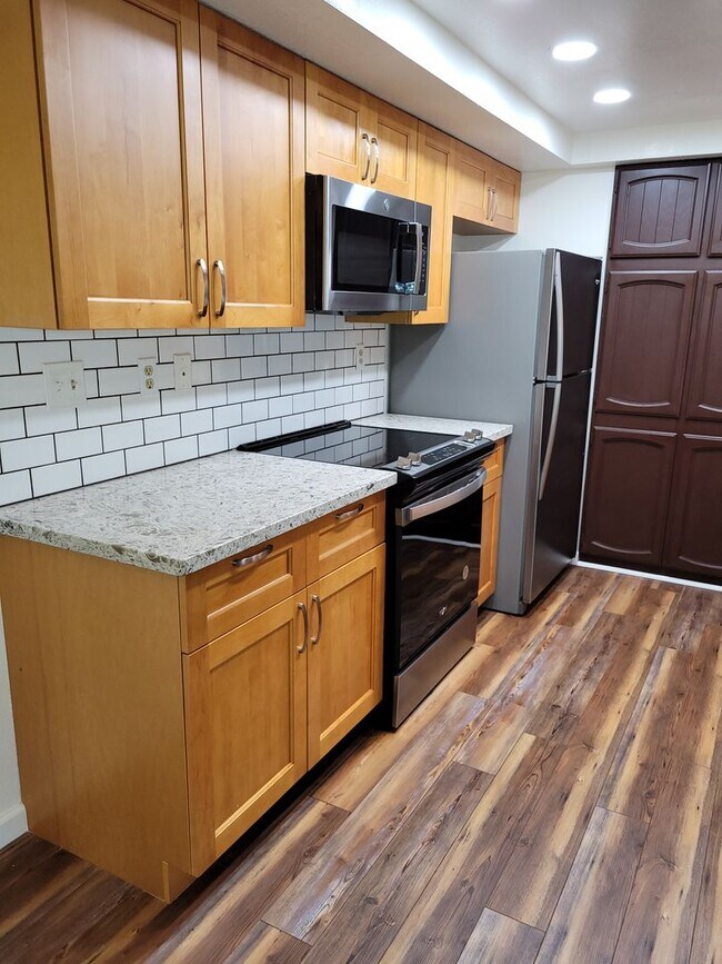 Building Photo - Wailuna Townhouse - 3 bedrooms, 2 bath, 1 car garage & 1 open stall - Avail 6/27/25