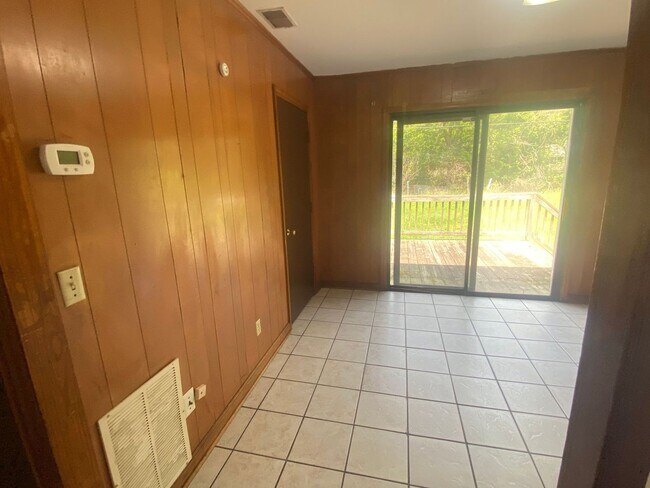 Building Photo - Cayce