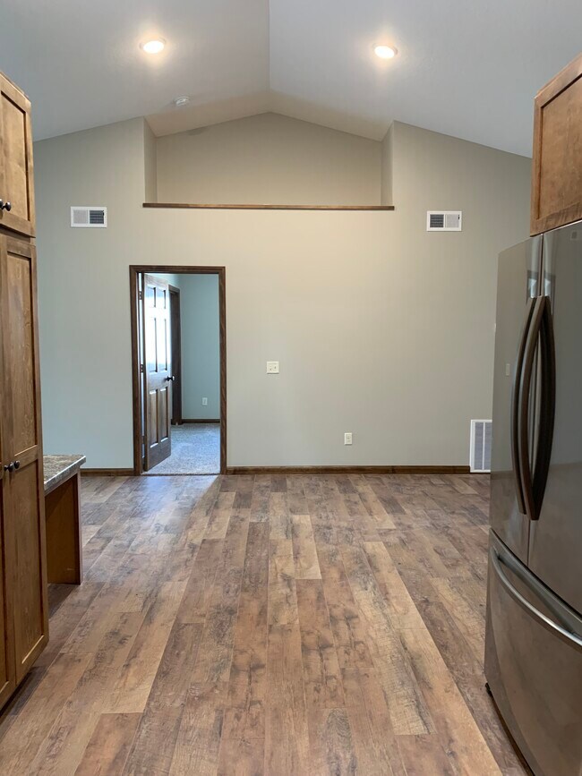 Foto del edificio - 704 E Wisconsin St