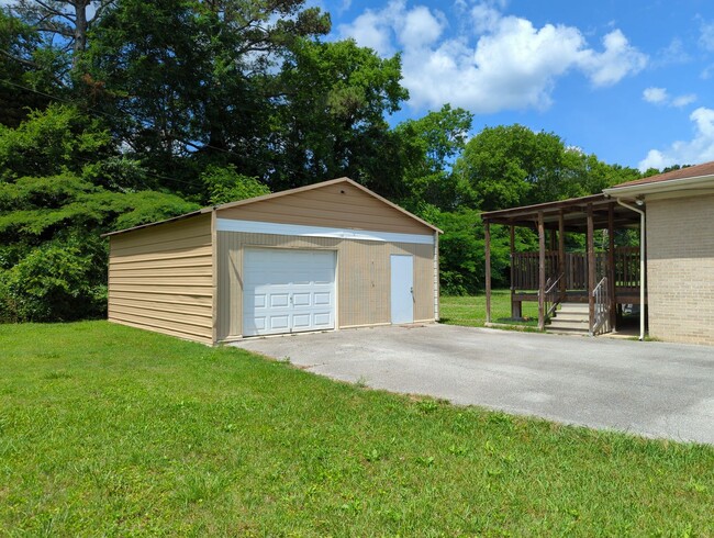 Building Photo - Hixson Duplex