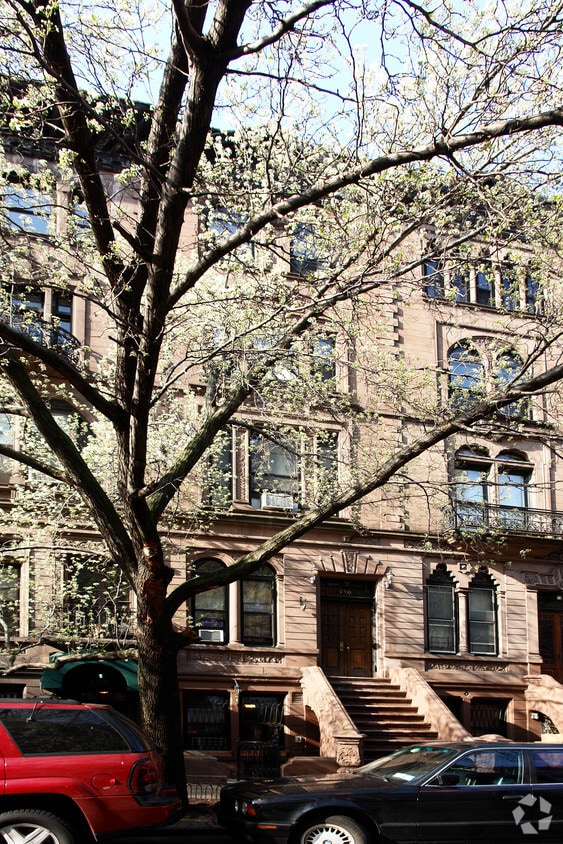 Building Photo - 130 W 78th St