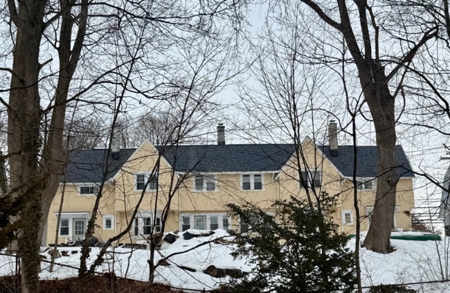 Building Photo - 112 Hawthorne Ave