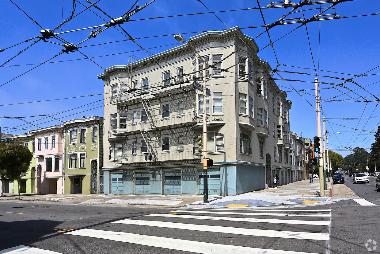 Building Photo - 2950 Fulton St