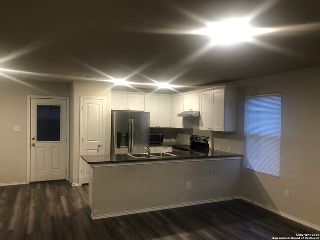 Foto del edificio - 8206 Glasgow Dr