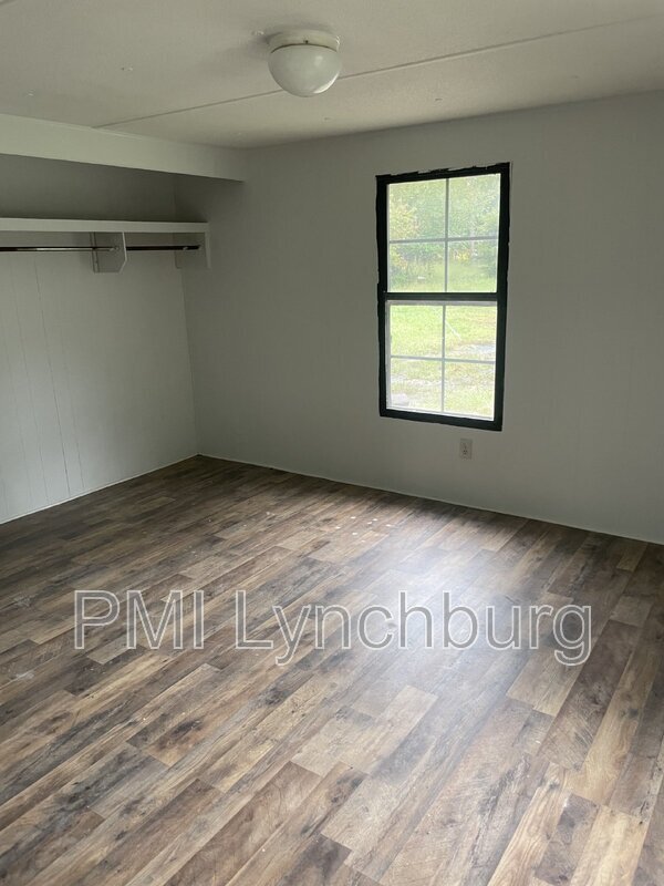 Building Photo - 102 Sue Dr