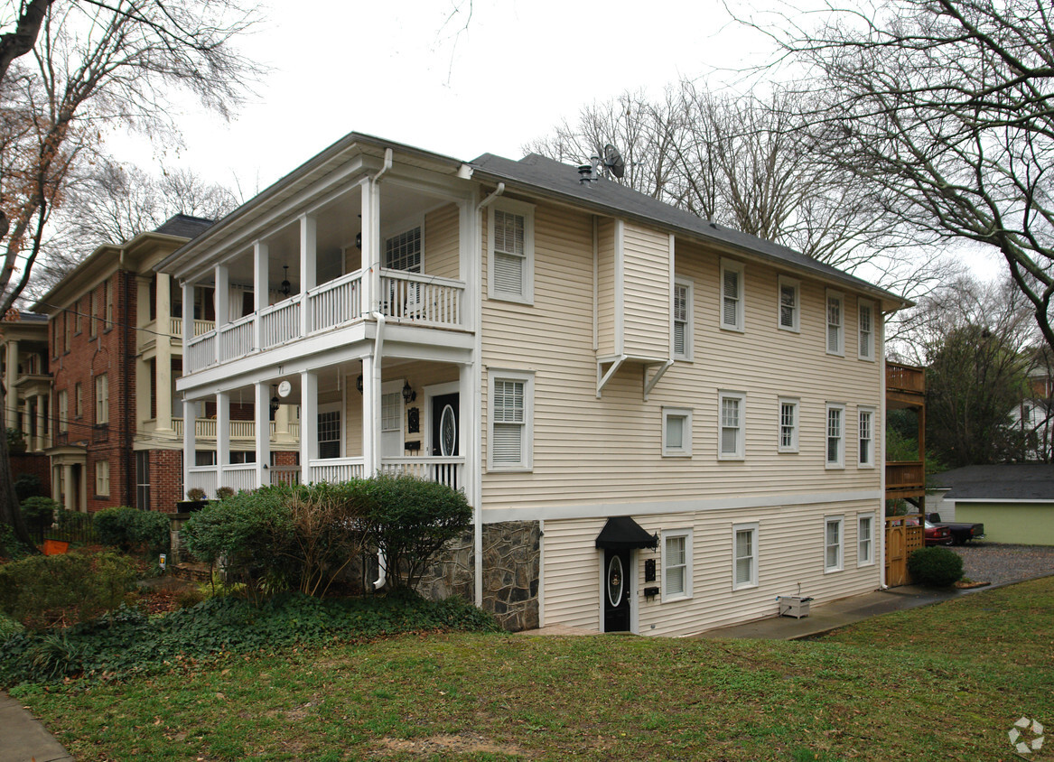 Building Photo - The Savannah