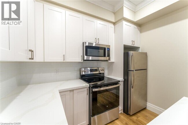 Building Photo - 100 Charlton Ave W