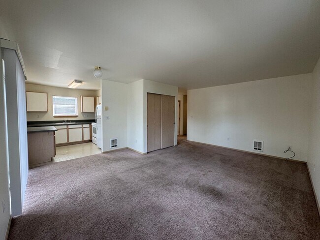 Building Photo - 2 Bed 1.5 Bath unit in Lettered Streets Neighborhood