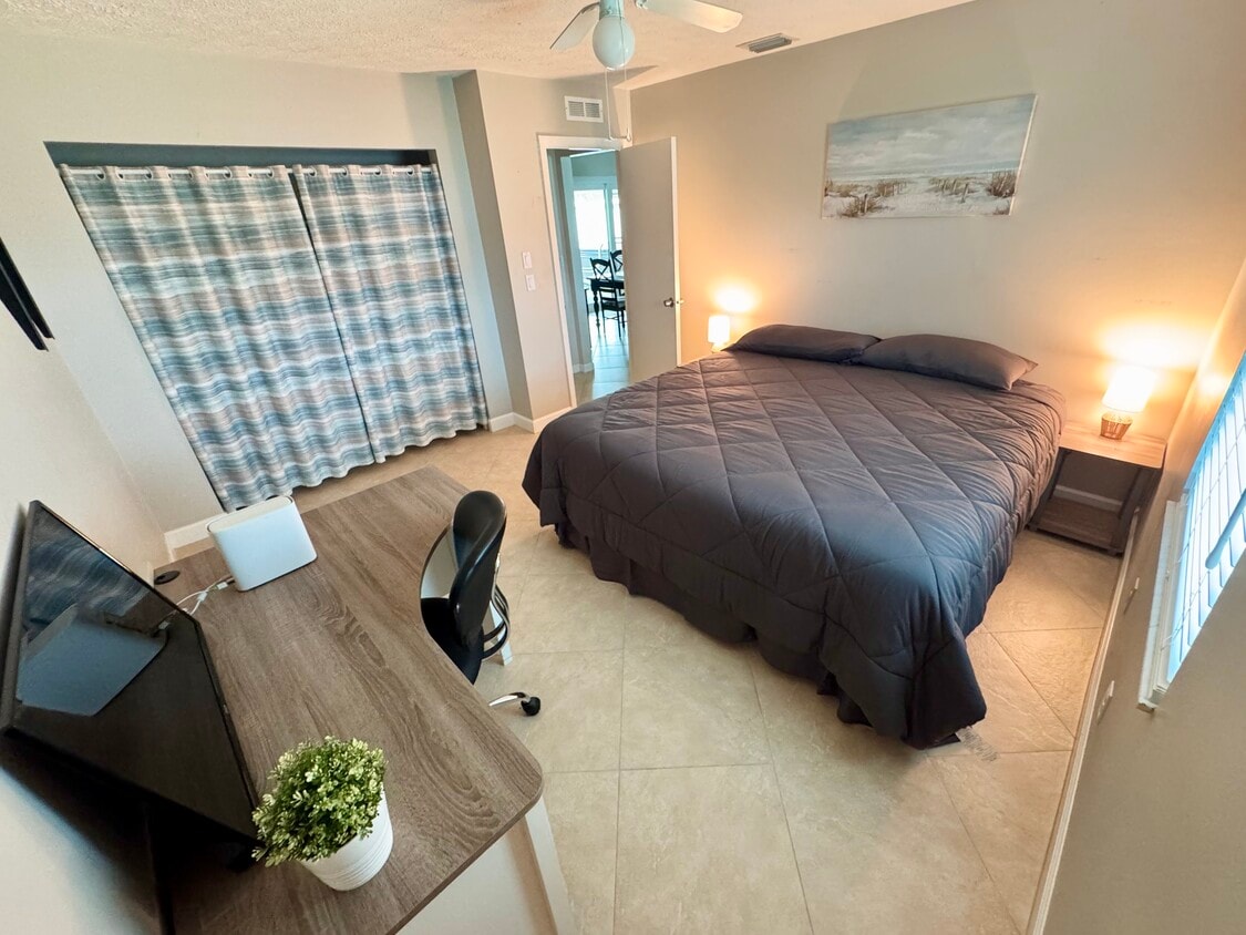 Photo - 302 SE Lancaster Ave (Port Saint Lucie, FL)