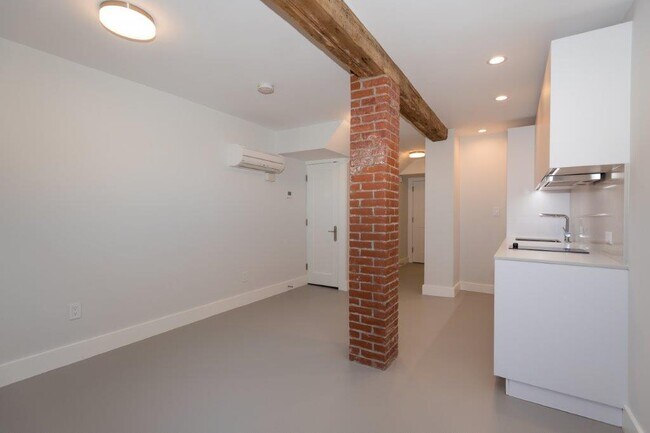 Foto del edificio - 461 Massachusetts Ave