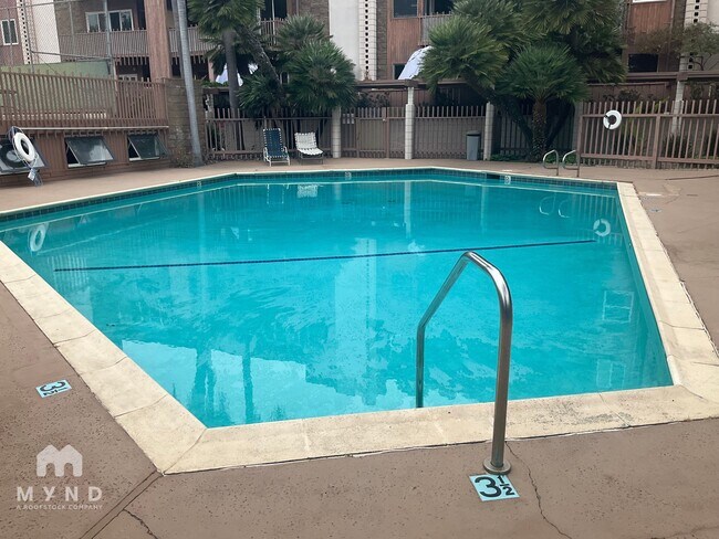 Foto del edificio - 2630 Torrey Pines Rd
