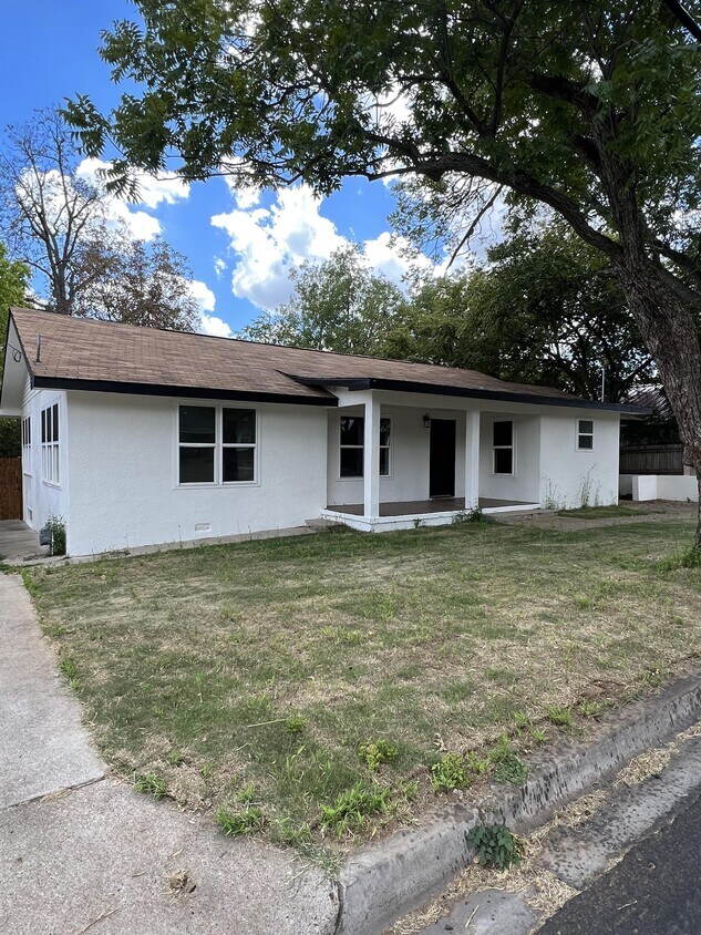 Primary Photo - 1130 W Frey