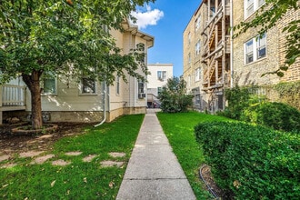 Building Photo - 4418 W Armitage Ave