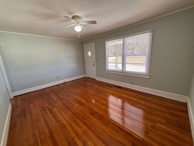 Foto del edificio - 2 Bedrooms- 1 Bathroom- House in Rome!